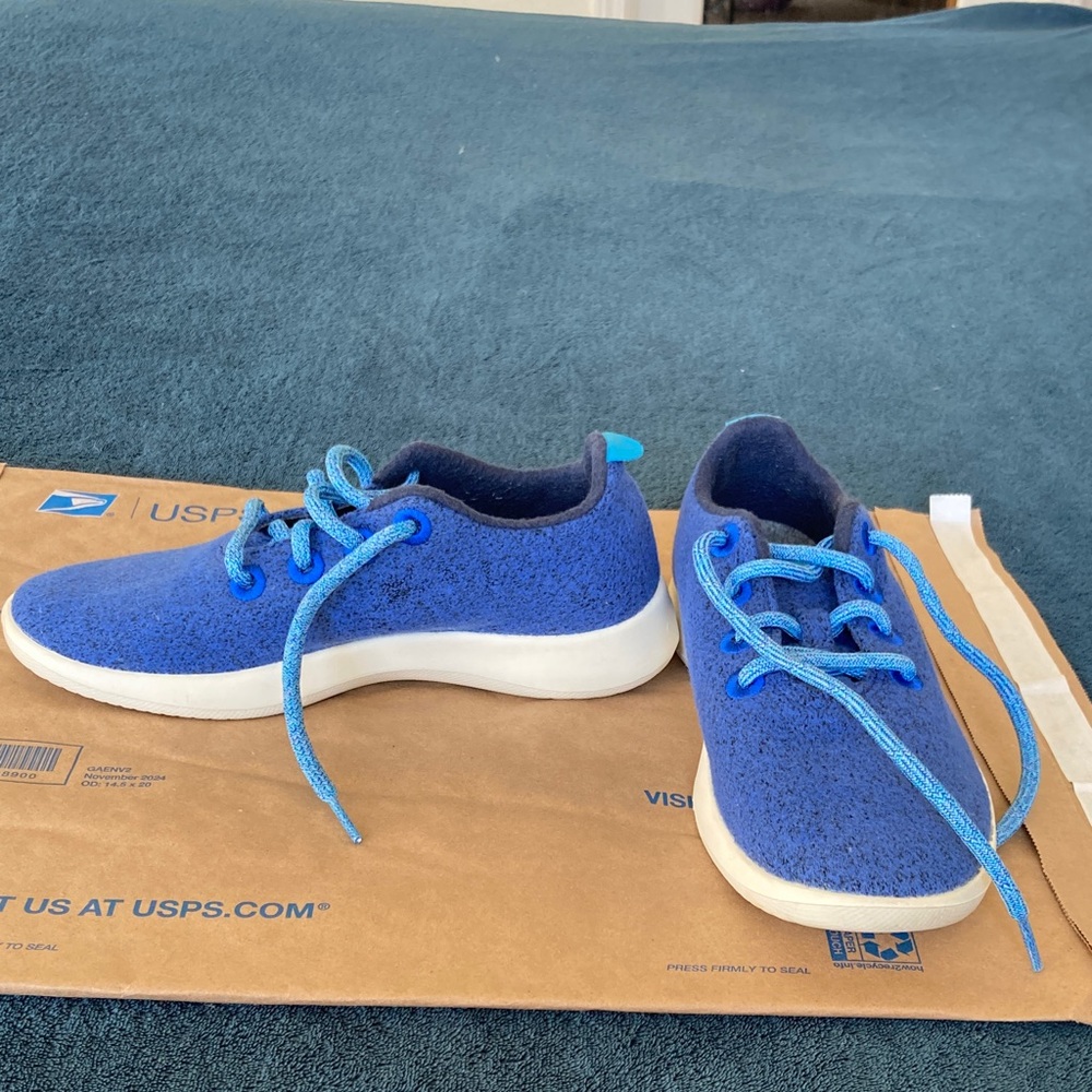 Allbirds women’s wool runner sneakers in blue size 7